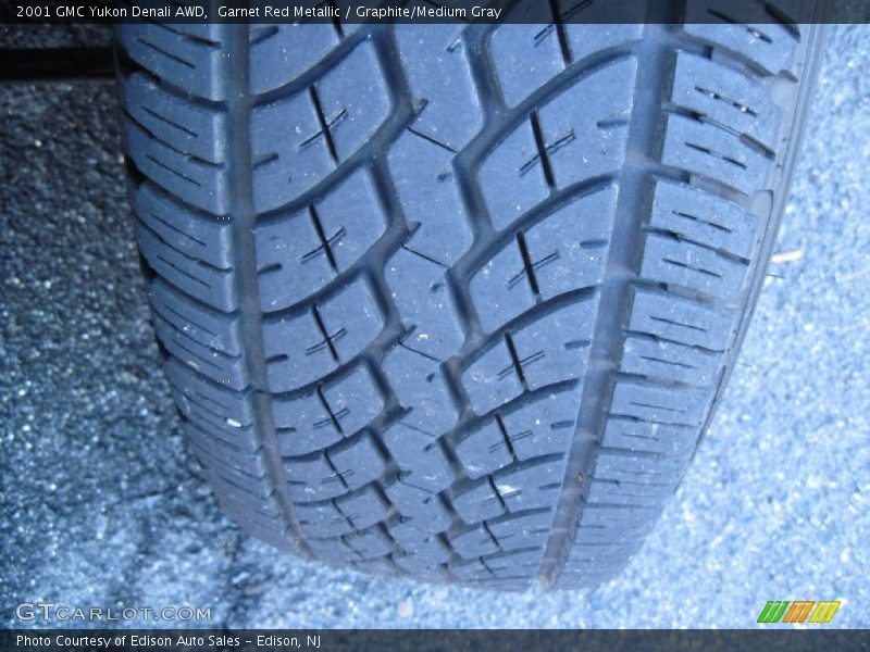 Garnet Red Metallic / Graphite/Medium Gray 2001 GMC Yukon Denali AWD