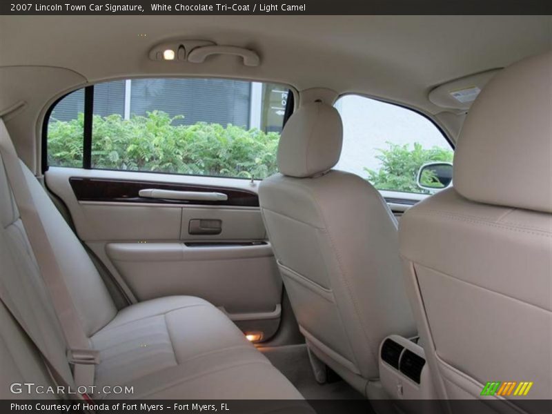 White Chocolate Tri-Coat / Light Camel 2007 Lincoln Town Car Signature