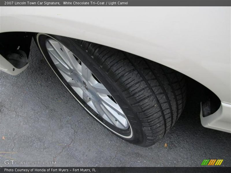 White Chocolate Tri-Coat / Light Camel 2007 Lincoln Town Car Signature