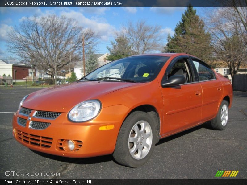 Front 3/4 View of 2005 Neon SXT