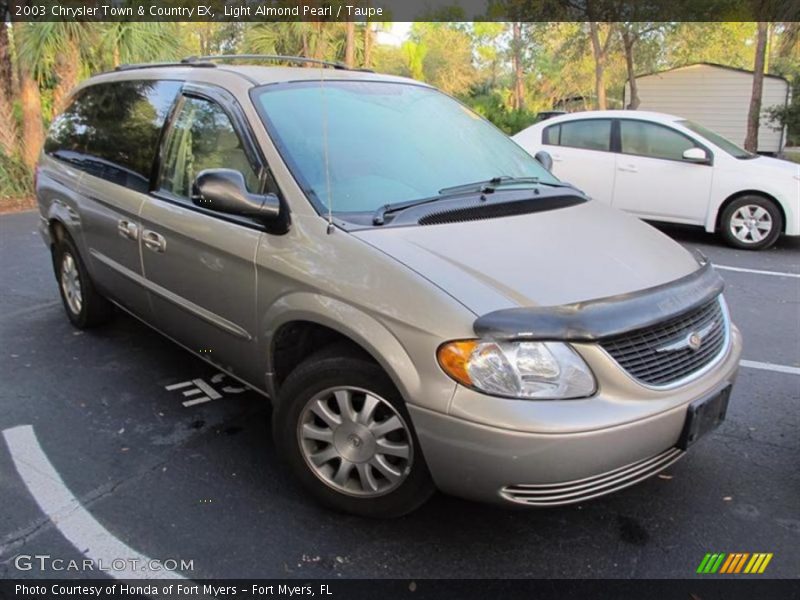 Front 3/4 View of 2003 Town & Country EX