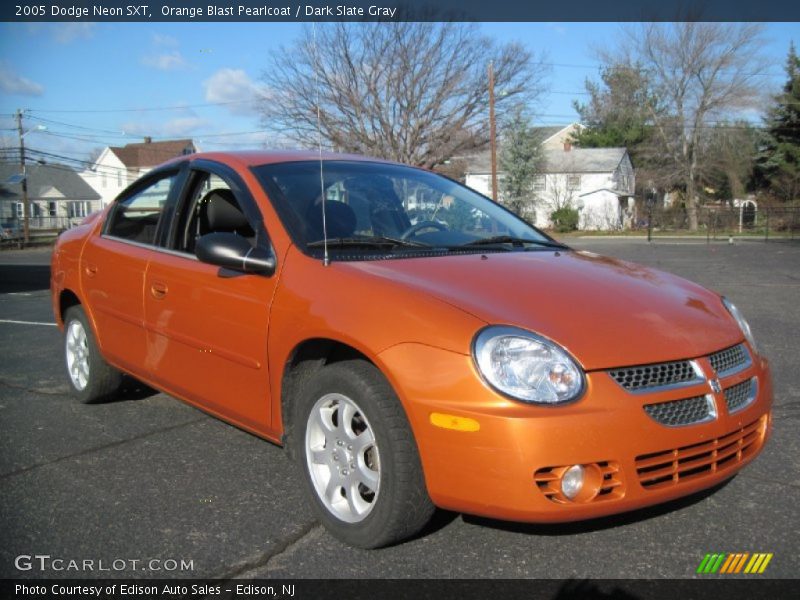 Front 3/4 View of 2005 Neon SXT