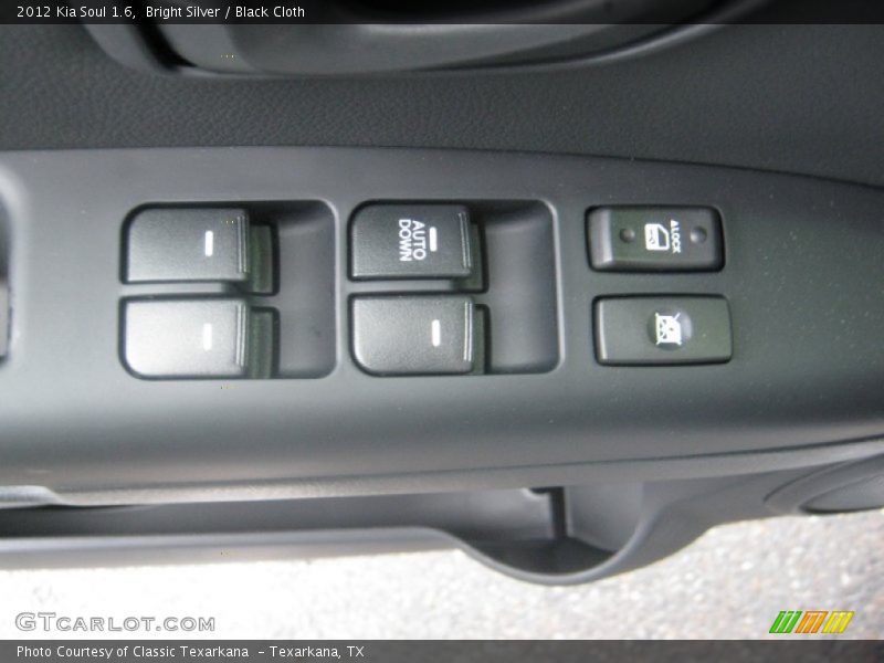 Bright Silver / Black Cloth 2012 Kia Soul 1.6