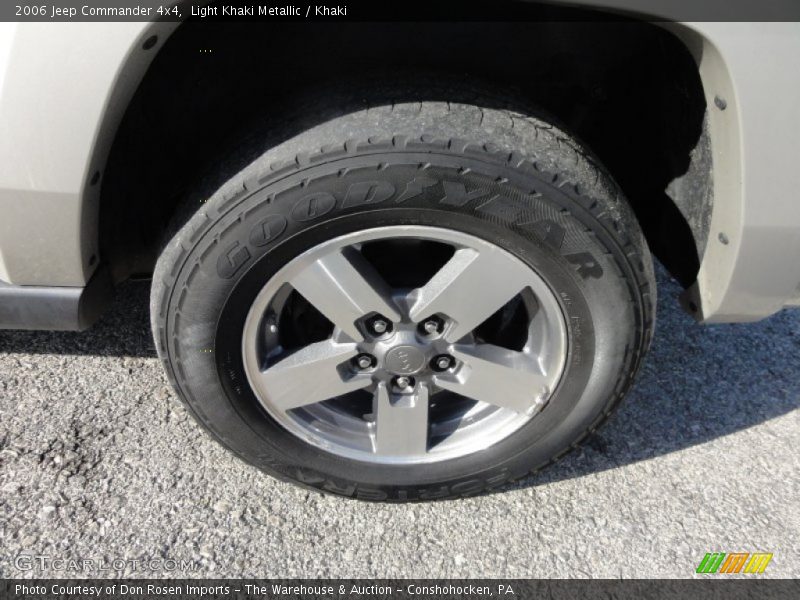 Light Khaki Metallic / Khaki 2006 Jeep Commander 4x4