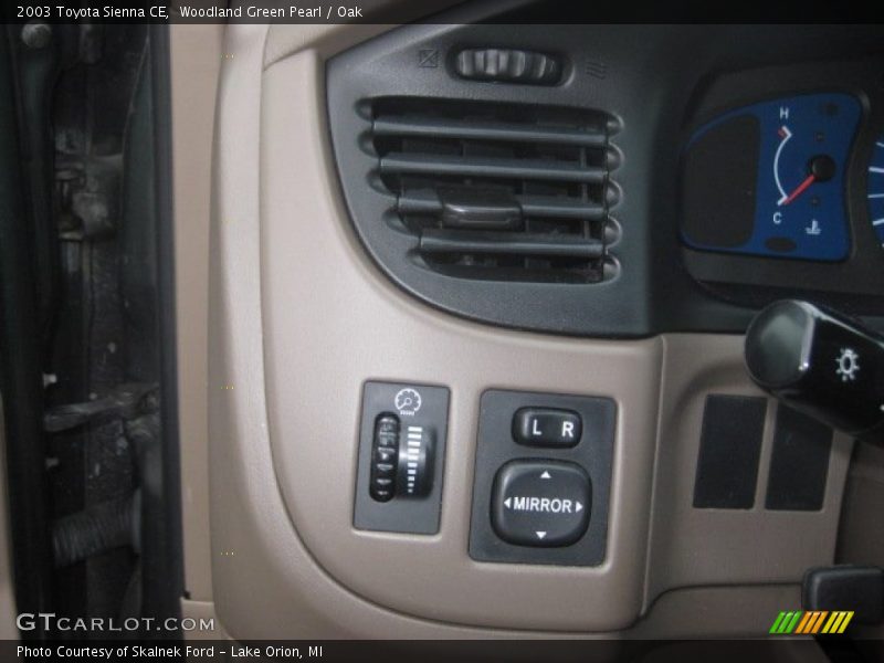 Woodland Green Pearl / Oak 2003 Toyota Sienna CE