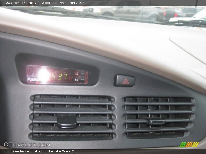 Woodland Green Pearl / Oak 2003 Toyota Sienna CE