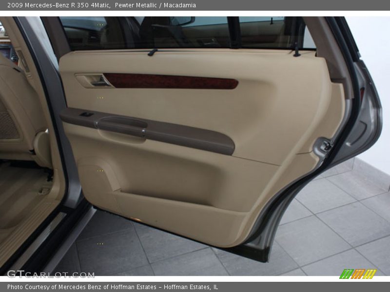 Pewter Metallic / Macadamia 2009 Mercedes-Benz R 350 4Matic