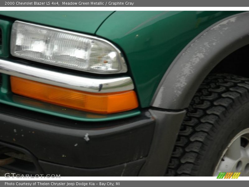 Meadow Green Metallic / Graphite Gray 2000 Chevrolet Blazer LS 4x4