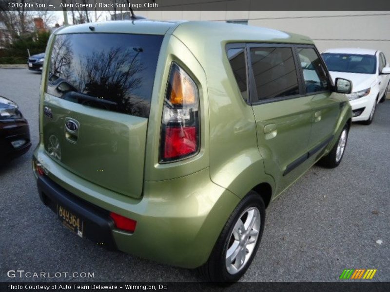 Alien Green / Black Soul Logo Cloth 2010 Kia Soul +