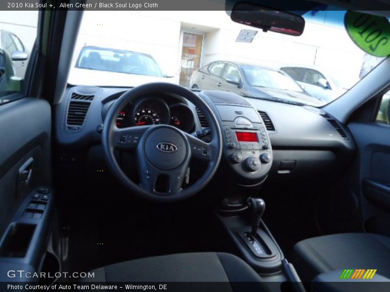 Alien Green / Black Soul Logo Cloth 2010 Kia Soul +