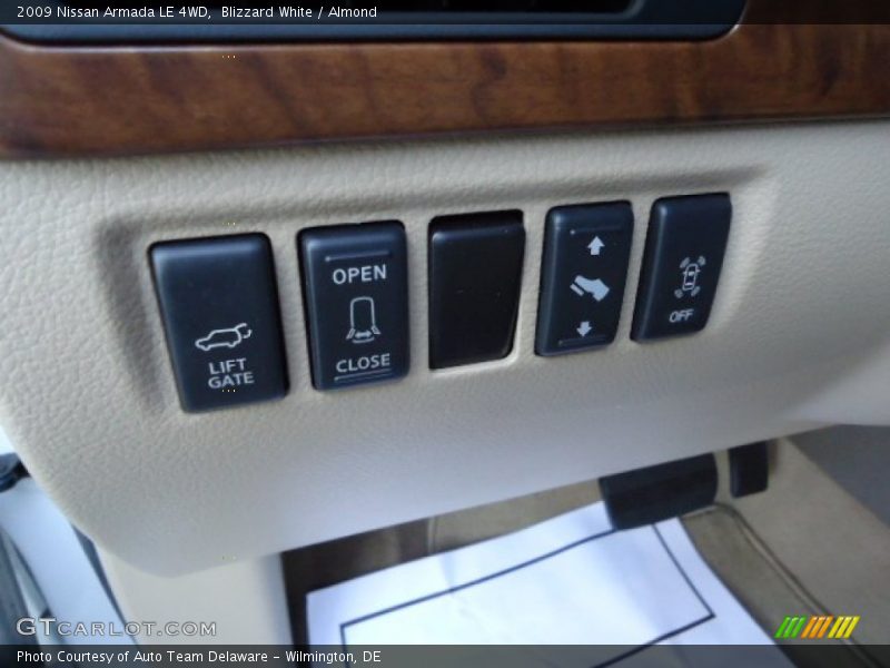 Blizzard White / Almond 2009 Nissan Armada LE 4WD