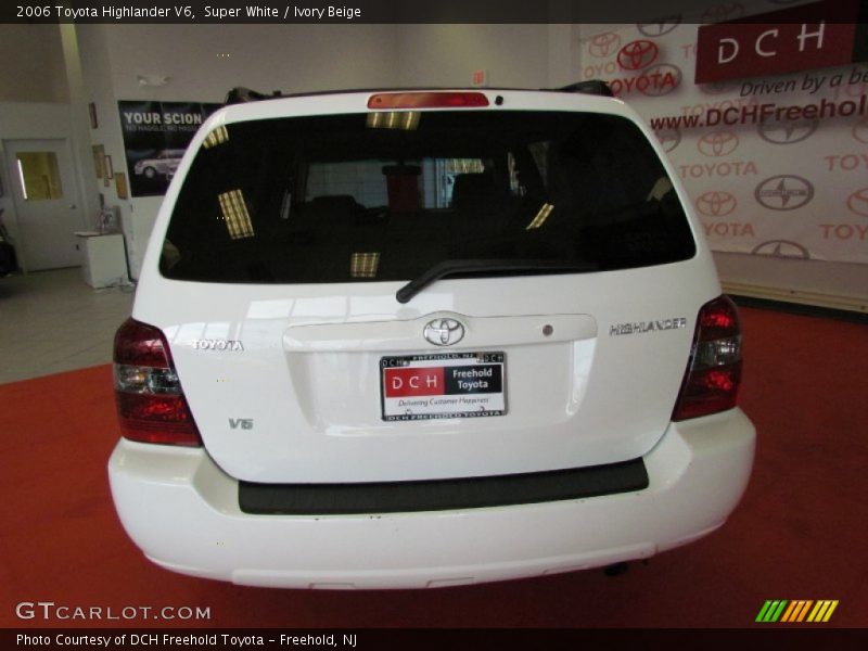Super White / Ivory Beige 2006 Toyota Highlander V6