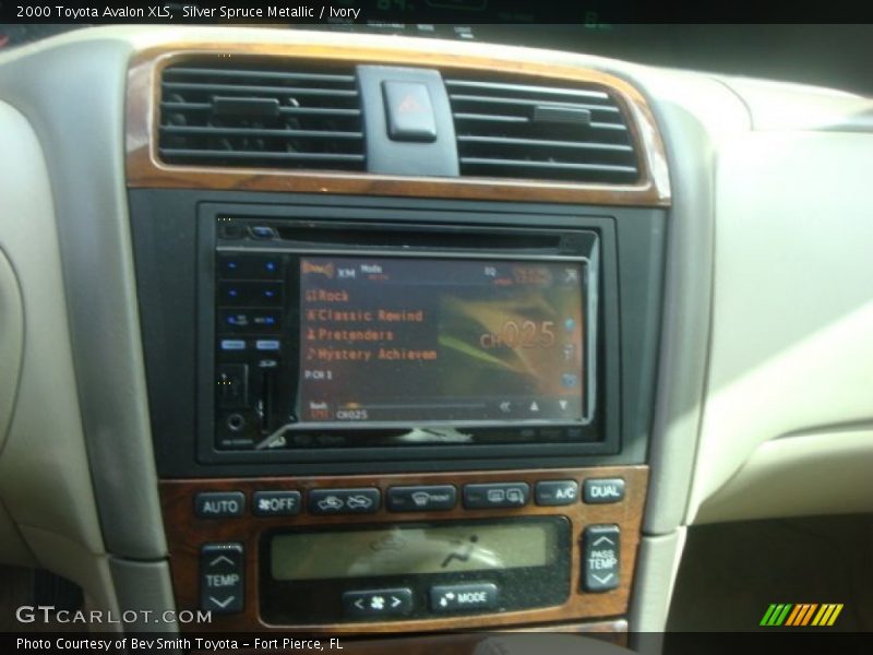 Silver Spruce Metallic / Ivory 2000 Toyota Avalon XLS
