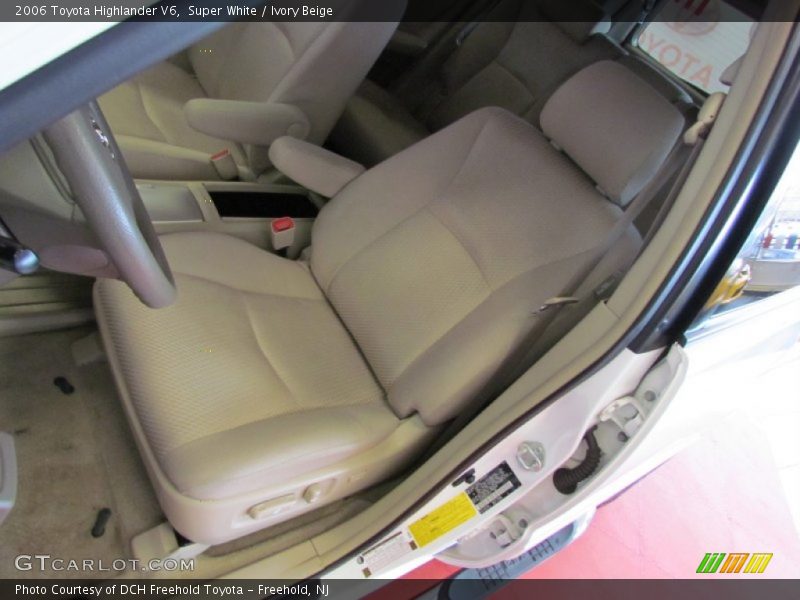 Super White / Ivory Beige 2006 Toyota Highlander V6