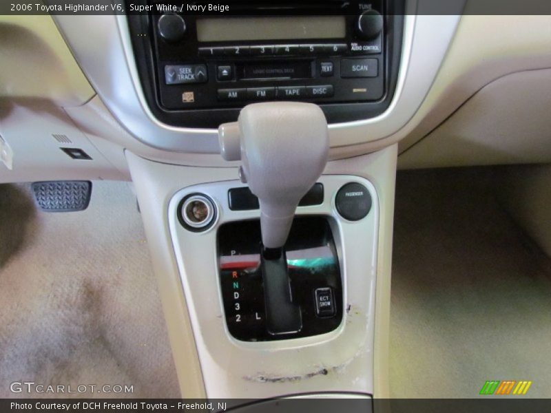 Super White / Ivory Beige 2006 Toyota Highlander V6