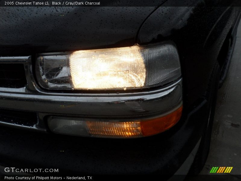 Black / Gray/Dark Charcoal 2005 Chevrolet Tahoe LS