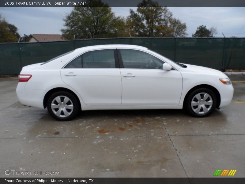 Super White / Ash 2009 Toyota Camry LE V6