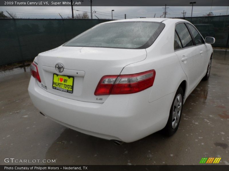 Super White / Ash 2009 Toyota Camry LE V6
