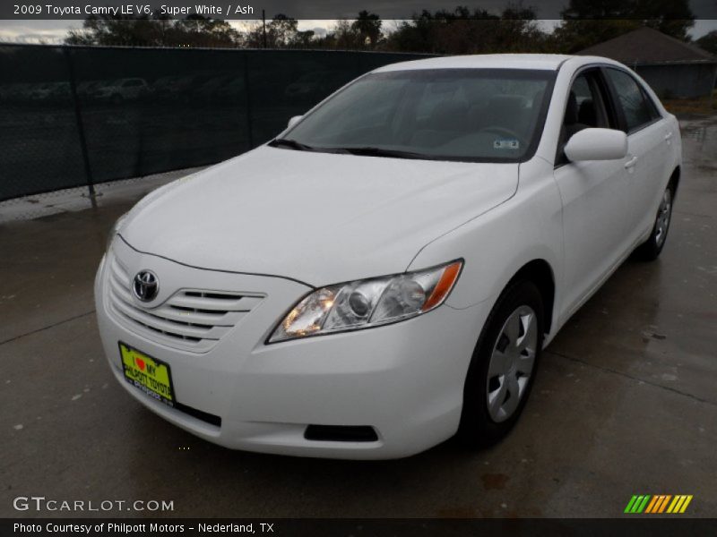 Super White / Ash 2009 Toyota Camry LE V6