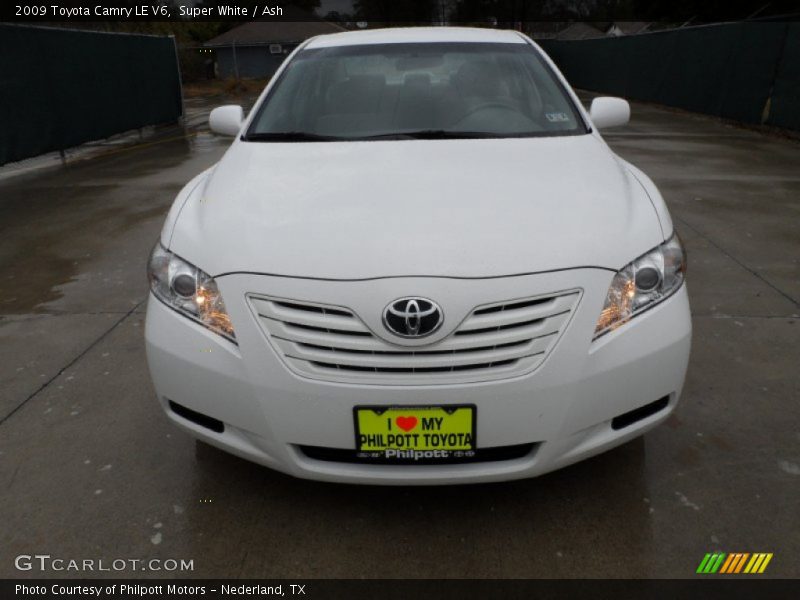Super White / Ash 2009 Toyota Camry LE V6