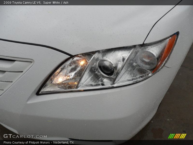 Super White / Ash 2009 Toyota Camry LE V6