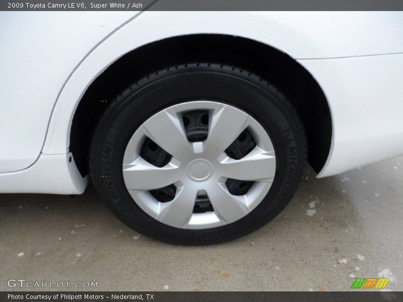 Super White / Ash 2009 Toyota Camry LE V6