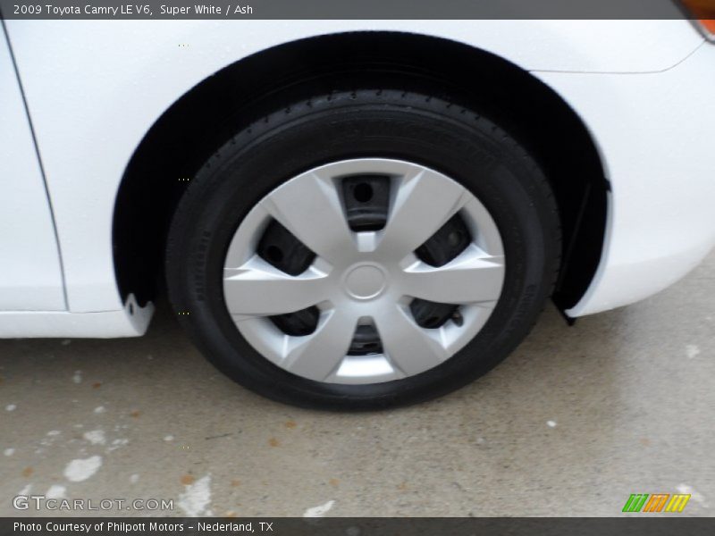 Super White / Ash 2009 Toyota Camry LE V6