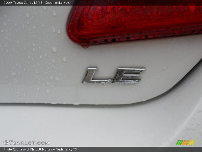Super White / Ash 2009 Toyota Camry LE V6