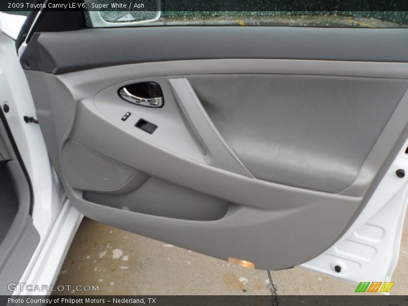 Super White / Ash 2009 Toyota Camry LE V6