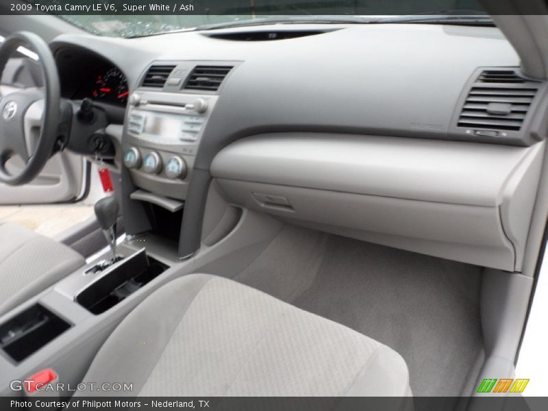 Super White / Ash 2009 Toyota Camry LE V6
