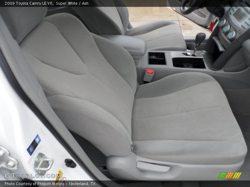 Super White / Ash 2009 Toyota Camry LE V6