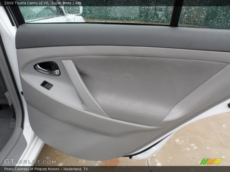 Super White / Ash 2009 Toyota Camry LE V6