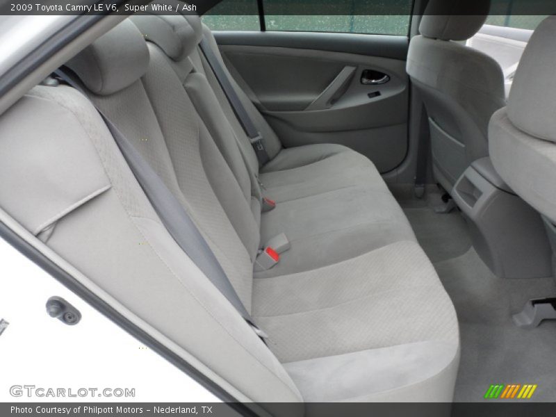Super White / Ash 2009 Toyota Camry LE V6