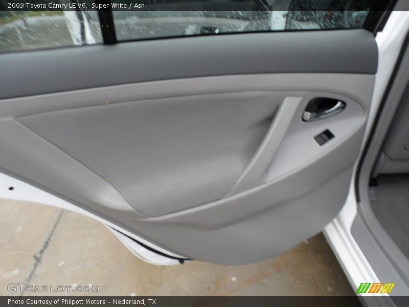 Super White / Ash 2009 Toyota Camry LE V6