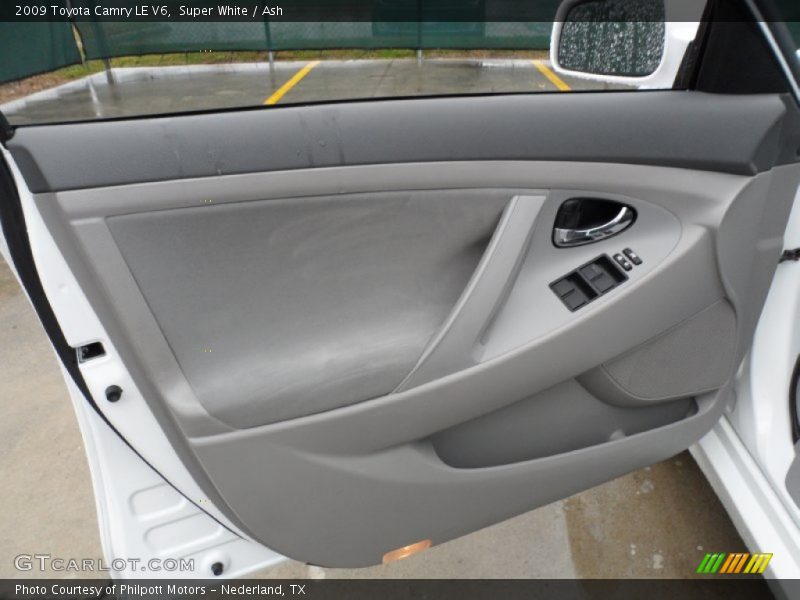 Super White / Ash 2009 Toyota Camry LE V6