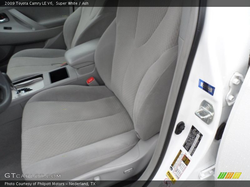 Super White / Ash 2009 Toyota Camry LE V6