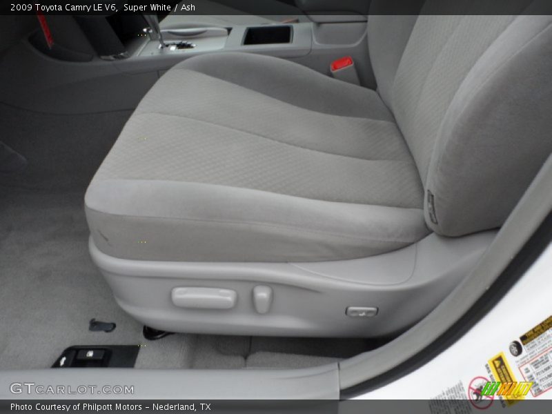 Super White / Ash 2009 Toyota Camry LE V6
