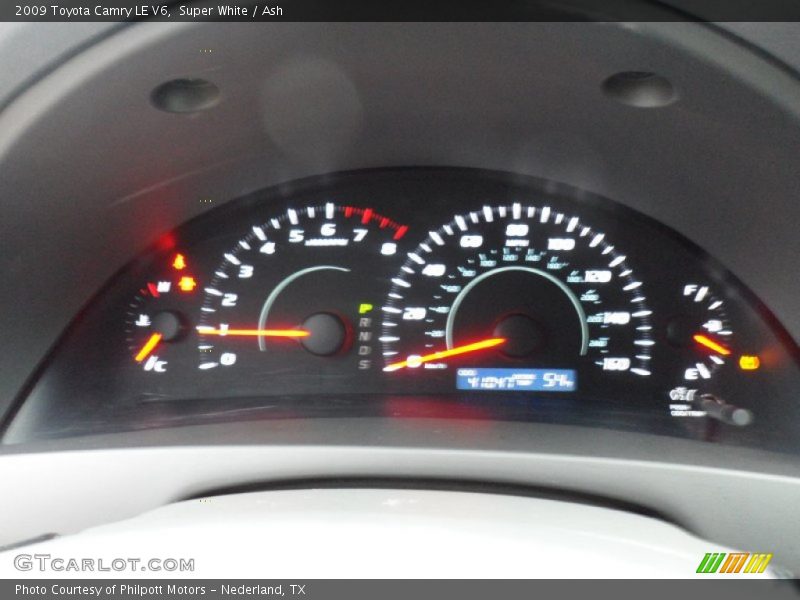 Super White / Ash 2009 Toyota Camry LE V6