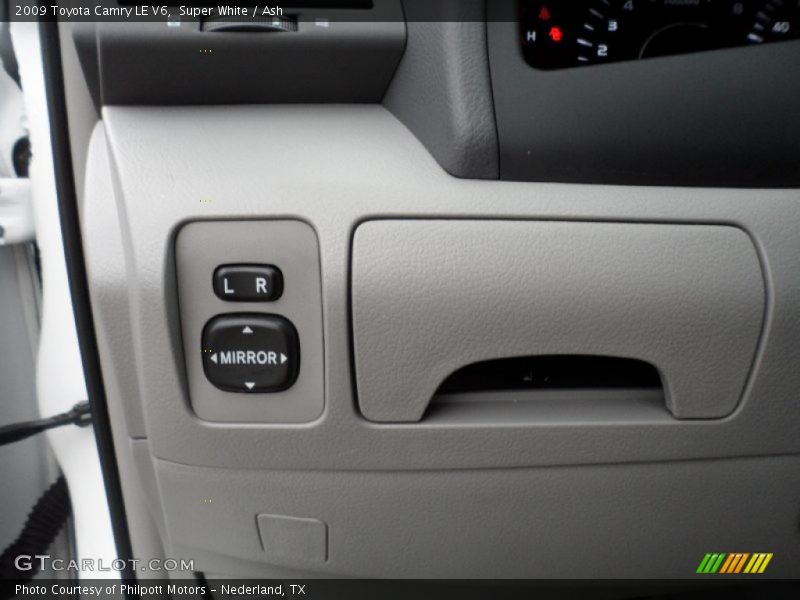 Super White / Ash 2009 Toyota Camry LE V6