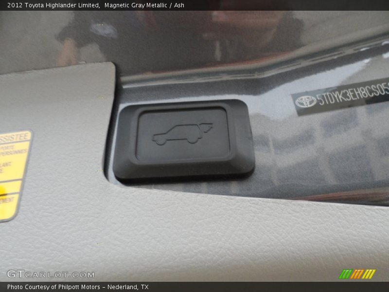 Magnetic Gray Metallic / Ash 2012 Toyota Highlander Limited