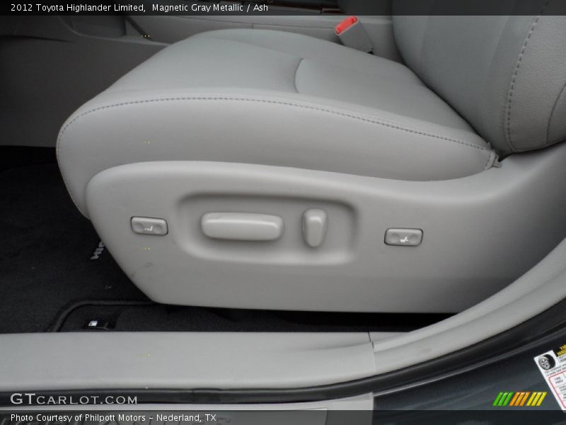 Magnetic Gray Metallic / Ash 2012 Toyota Highlander Limited