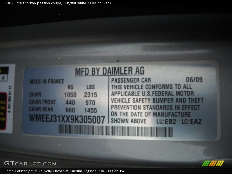 Crystal White / Design Black 2009 Smart fortwo passion coupe
