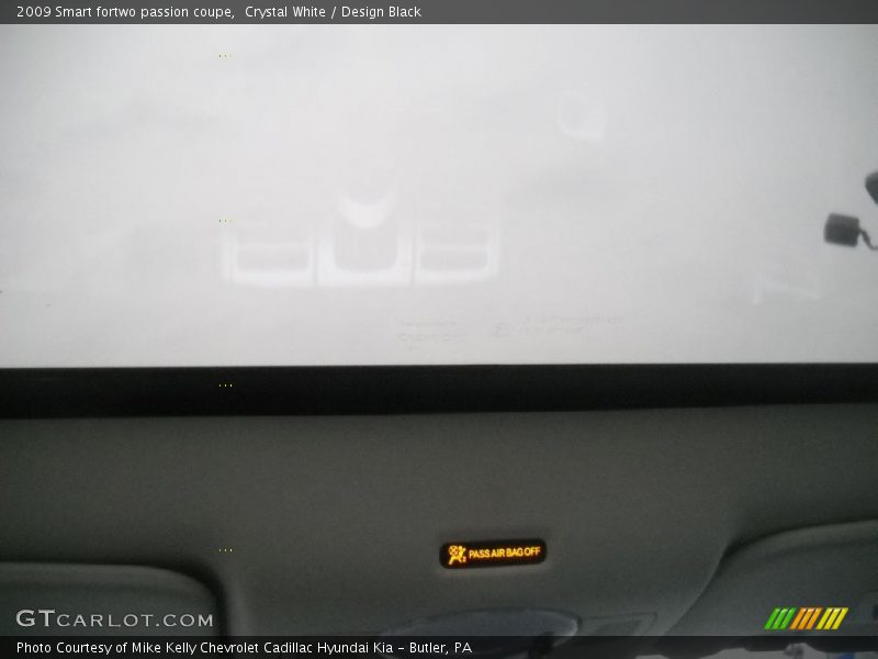 Crystal White / Design Black 2009 Smart fortwo passion coupe