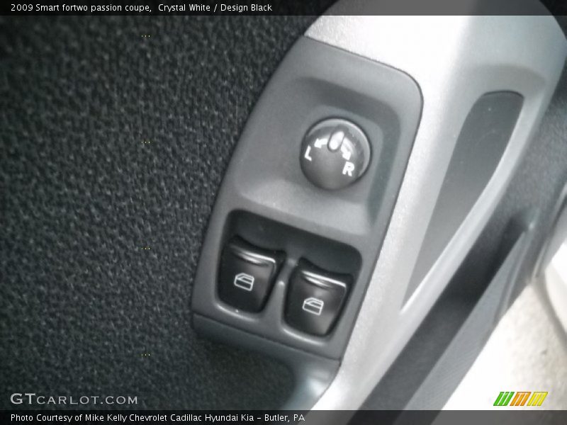 Crystal White / Design Black 2009 Smart fortwo passion coupe