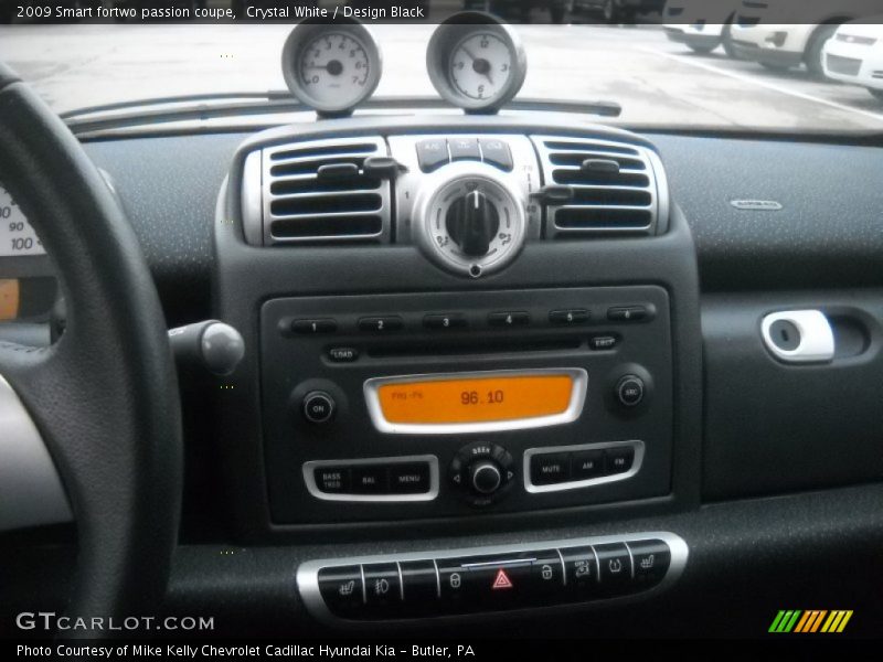 Crystal White / Design Black 2009 Smart fortwo passion coupe