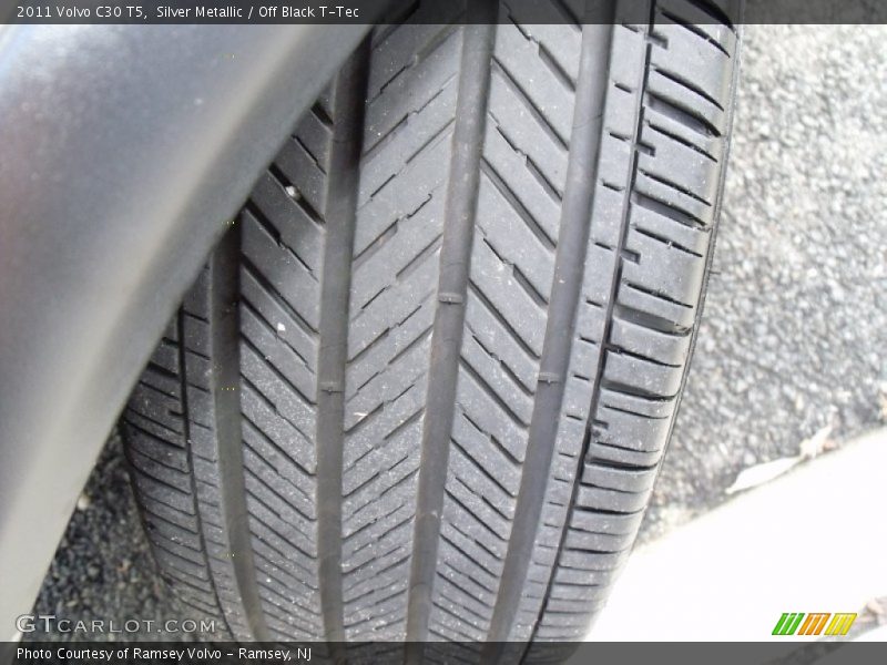 Silver Metallic / Off Black T-Tec 2011 Volvo C30 T5