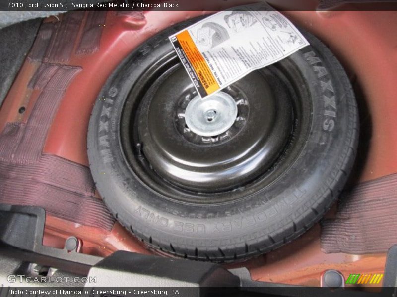 Sangria Red Metallic / Charcoal Black 2010 Ford Fusion SE