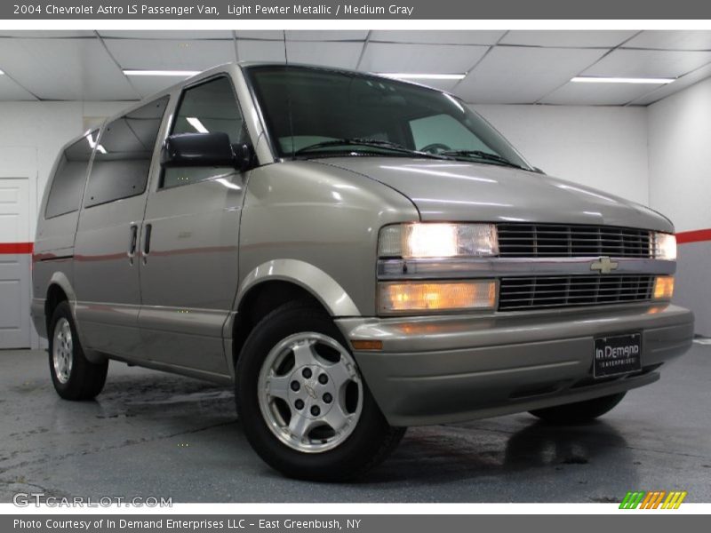 Front 3/4 View of 2004 Astro LS Passenger Van