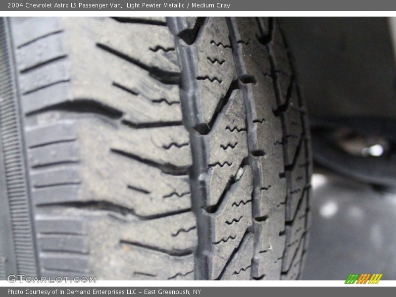 Light Pewter Metallic / Medium Gray 2004 Chevrolet Astro LS Passenger Van