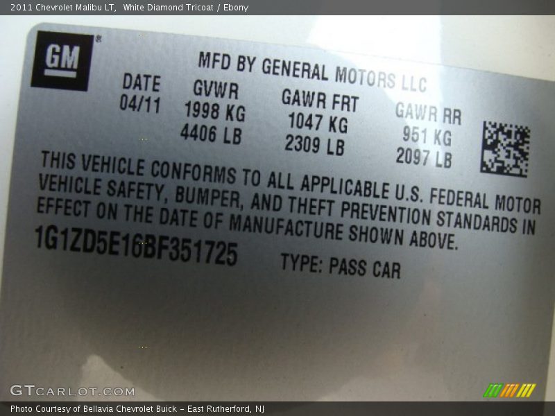 White Diamond Tricoat / Ebony 2011 Chevrolet Malibu LT